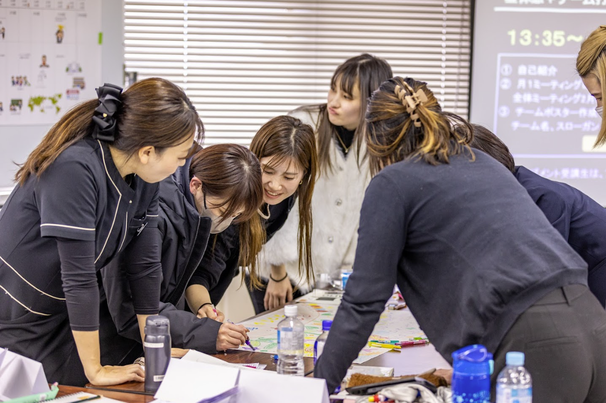 研修風景（3週間でデビュー）